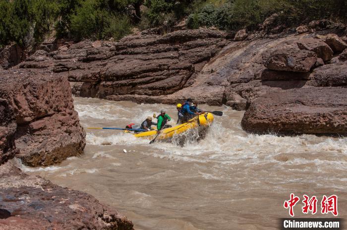 圖為瀾滄江生態(tài)漂流?！憸娼雌饔邢薰竟﹫D