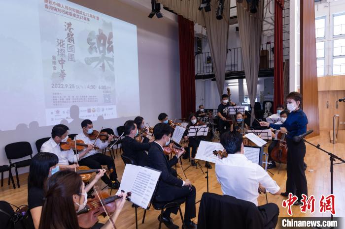 圖為音樂會(huì)現(xiàn)場(chǎng)?！≈鬓k方供圖