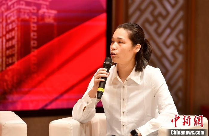 圖為林莉在福建師范大學(xué)分享會(huì)上發(fā)言。　呂明 攝