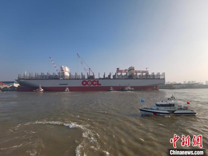 海巡艇在現(xiàn)場引導(dǎo)水上交通?！∧贤êＪ戮止﹫D