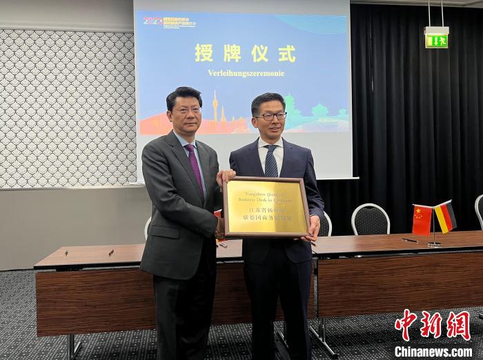 圖為授牌儀式現(xiàn)場?！●R秀秀 攝