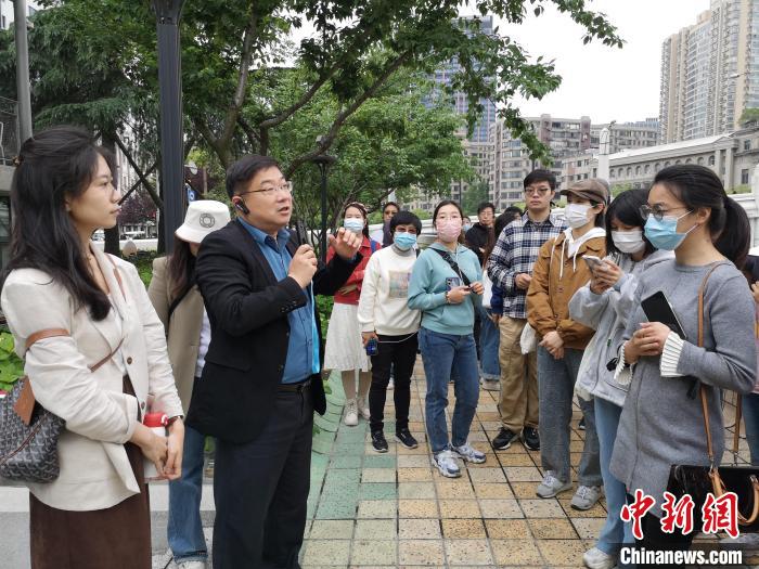 活動現(xiàn)場?！》队畋?攝