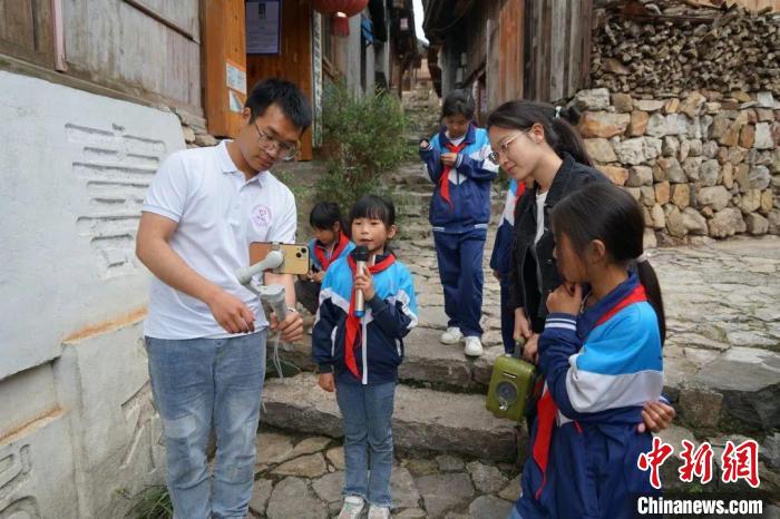 杜曉帆與該中心教師團隊積極探索文化遺產(chǎn)方法論，深耕鄉(xiāng)村遺產(chǎn)領(lǐng)域?！?fù)旦大學(xué)國土與文化資源研究中心供圖