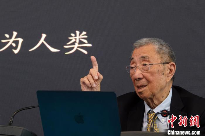 高能論壇上，丁肇中先生與現(xiàn)場(chǎng)聽(tīng)眾交流?！?lt;a target='_blank' href='/'><p  align=