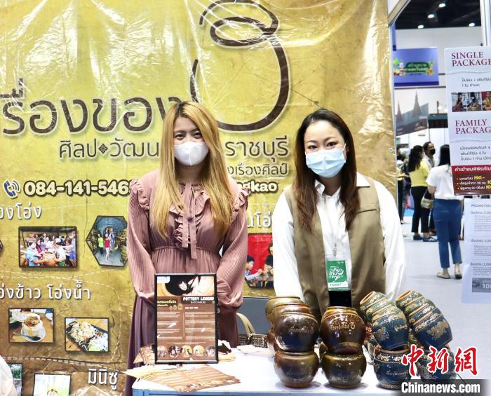 泰國舉辦規(guī)模最大旅游B2B銷售活動(dòng)對(duì)接全球旅游業(yè)，圖為交易會(huì)上的陶瓷工藝品展位。 王賢思 攝
