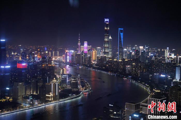 6月3日晚，鳥瞰上海黃浦江兩岸城市夜景?！∫罅⑶?攝