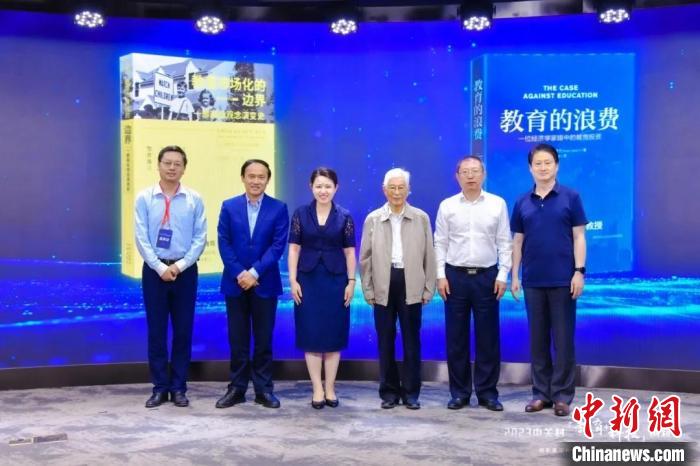 數(shù)智時代教育面臨怎樣的新機遇？專家：積極挖潛創(chuàng)新、謹(jǐn)慎應(yīng)對挑戰(zhàn)