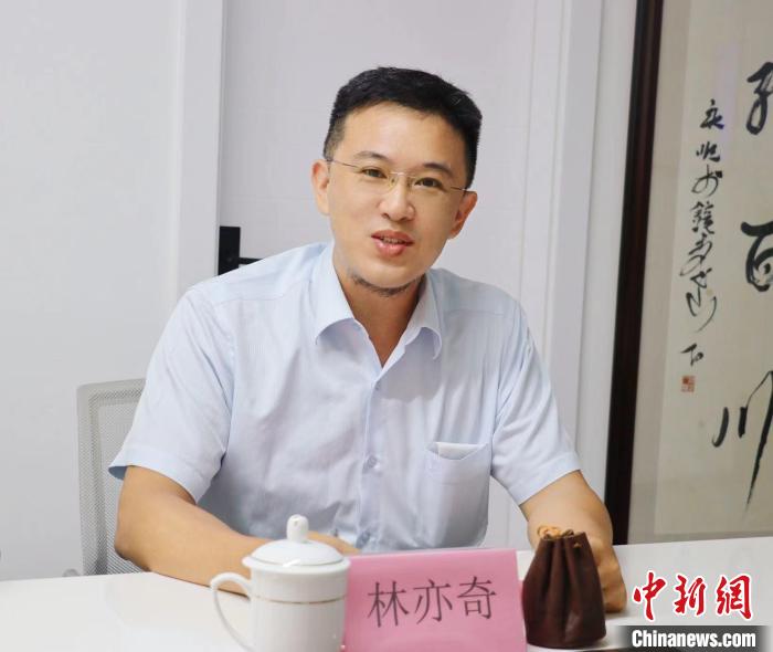 臺灣創(chuàng)新聯(lián)合建筑協(xié)會理事長林亦奇講述設立驛站愿景?！窃式?攝