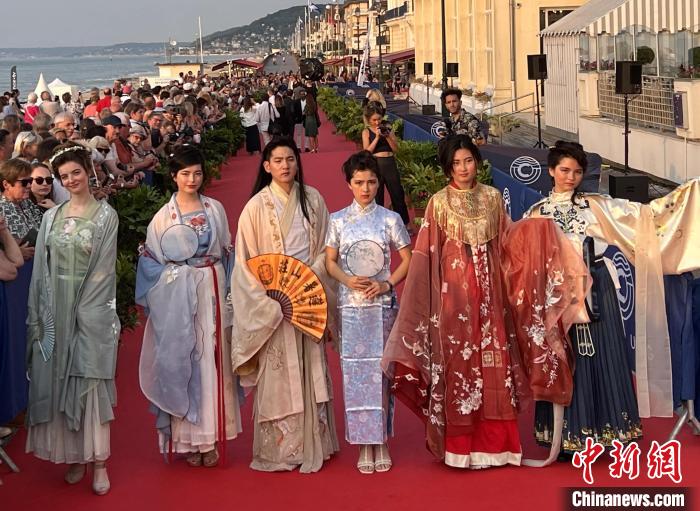 當(dāng)?shù)貢r(shí)間6月16日，2023年卡布爾電影節(jié)中國日活動(dòng)舉行?！≈鬓k方供圖