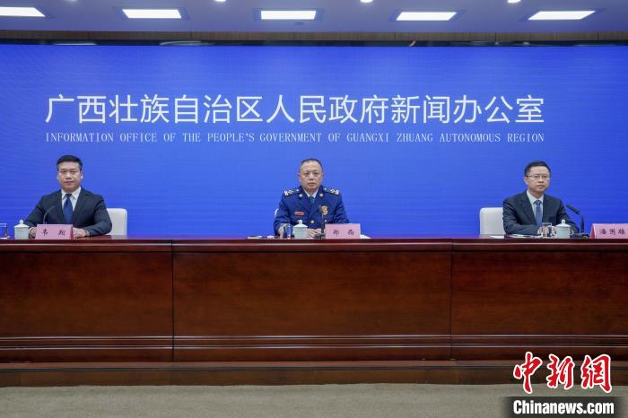 圖為發(fā)布會現(xiàn)場?！⊥跻哉?攝