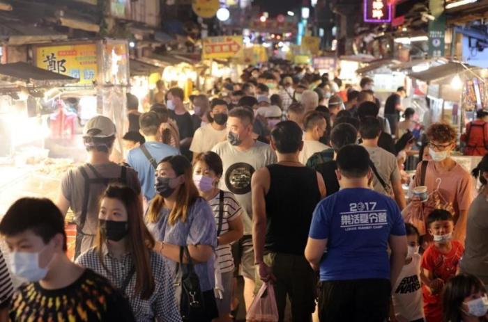 冰粉、雙皮奶、螺螄粉……臺(tái)網(wǎng)友發(fā)帖：臺(tái)灣街頭越來越多大陸小吃