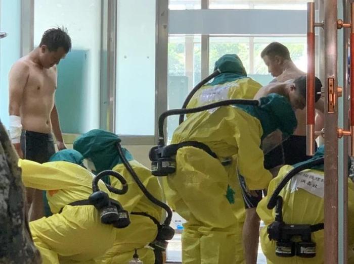 圖為臺灣漢光演習模擬官兵遭受生物戰(zhàn)劑攻擊，送往醫(yī)院就醫(yī)。圖片來源：臺灣《聯(lián)合報》 徐白櫻 翻攝