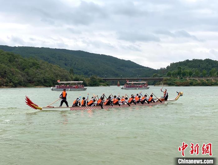 圖為龍舟賽活動?！￡愳o 攝