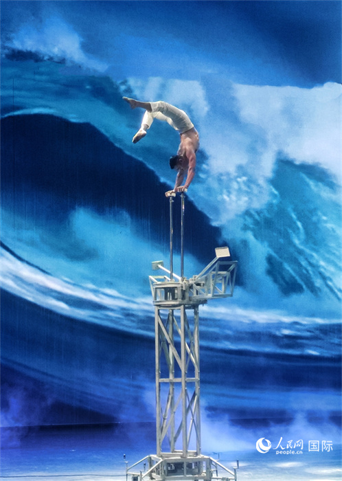 吳橋雜技大世界中的雜技演出。人民網(wǎng) 趙昭攝