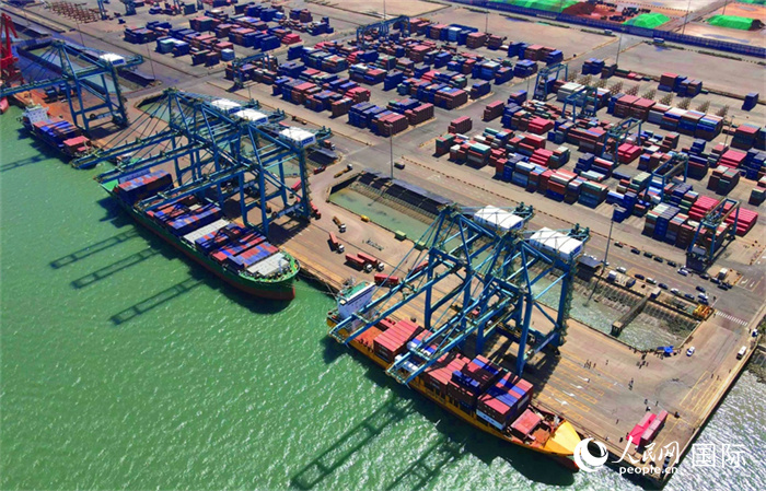 黃驊港綜合港區(qū)航拍圖。人民網(wǎng) 周博攝