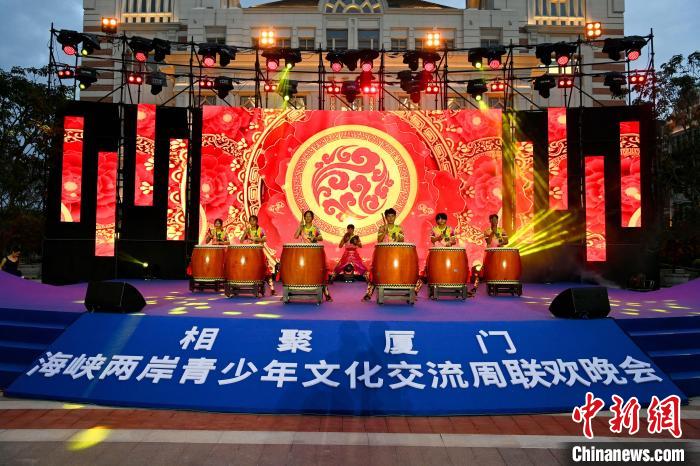 臺(tái)灣青少年表演《鼓舞四方》?！⊥鯑|明 攝