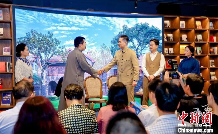 實驗舞臺劇《握手》片段?！↑S浦區(qū)委統(tǒng)戰(zhàn)部供圖