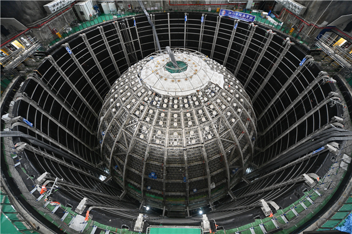 江門中微子實(shí)驗(yàn)室探測器和水池構(gòu)造。中國科學(xué)院高能物理研究所供圖