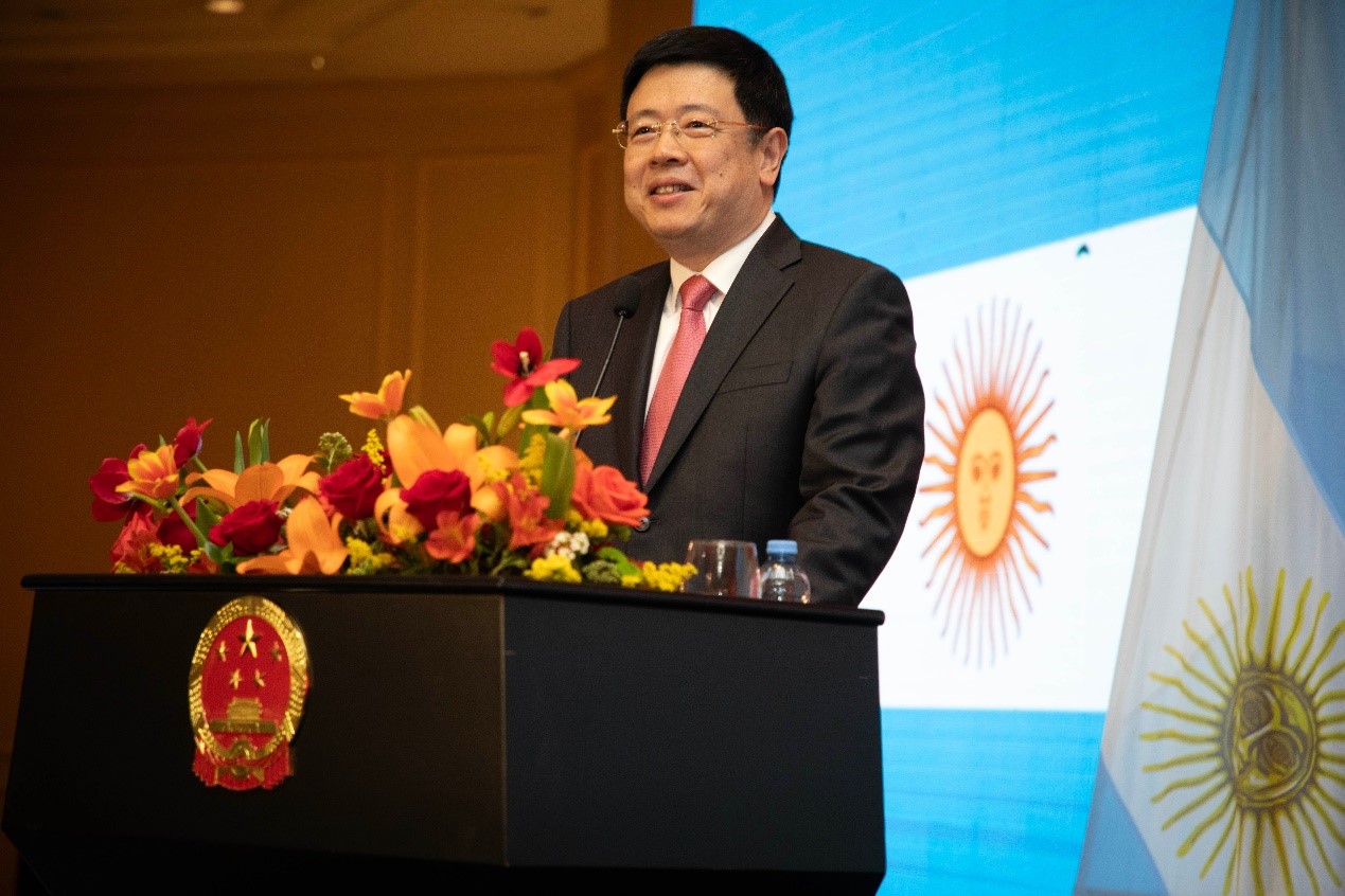 中國駐阿根廷大使鄒肖力致辭。中國駐阿根廷大使館供圖