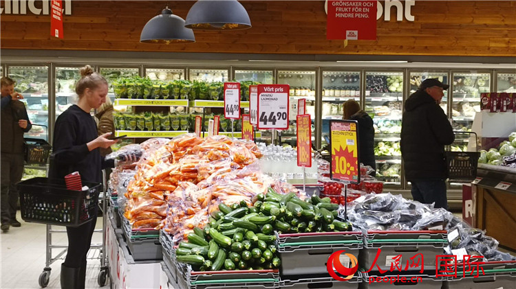 瑞典首都斯德哥爾摩購物超市一瞥。人民網(wǎng)記者 殷淼攝
