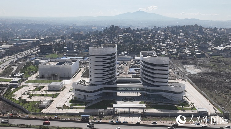 非洲疾病預防控制中心總部（一期）航拍。人民網(wǎng)記者 劉寧攝