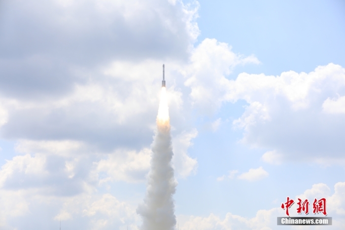 北京時間 2023年9月10日12時30分，中國在太原衛(wèi)星發(fā)射中心使用長征六號改運載火箭，成功將遙感四十號衛(wèi)星發(fā)射升空，衛(wèi)星順利進入預定軌道，發(fā)射任務獲得圓滿成功。該衛(wèi)星主要用于開展電磁環(huán)境探測及相關技術試驗。此次任務是長征系列運載火箭第487次飛行。王曉虎 攝