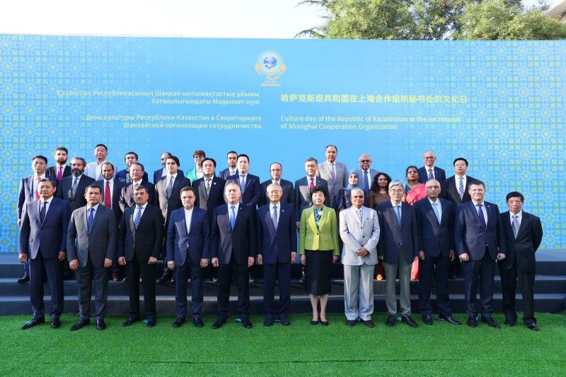 活動現(xiàn)場來賓合影留念。主辦方供圖