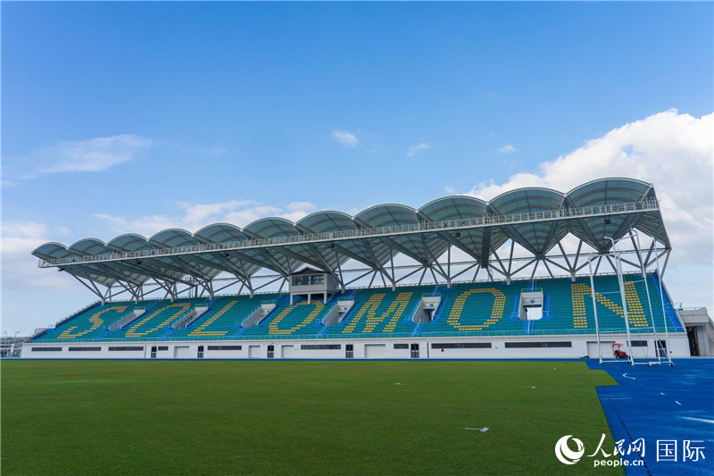 2023年9月12日，位于所羅門群島首都霍尼亞拉的由中土公司承建的中國援所羅門群島2023年太平洋運動會體育場館。人民網(wǎng) 賀吉攝