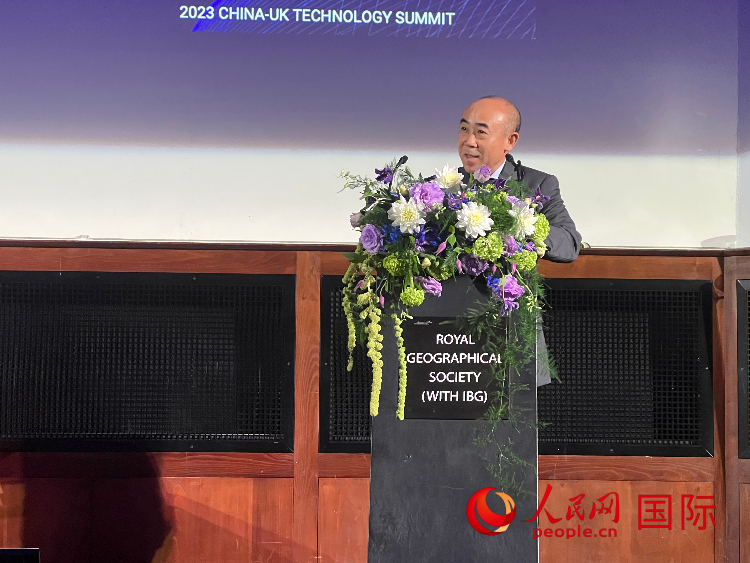 中國(guó)駐英國(guó)使館科技公參丁明勤發(fā)表致辭。人民網(wǎng)記者 周卓斌攝