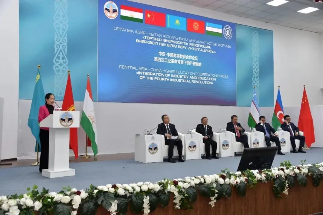 中國駐阿拉木圖總領(lǐng)館供圖 蔣薇總領(lǐng)事致辭