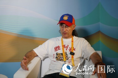 亞美尼亞新聞通訊社記者帕魯伊爾在“一帶一路”高峰論壇新聞中心接受人民網(wǎng)專訪。 人民網(wǎng) 褚夢(mèng)琦 攝