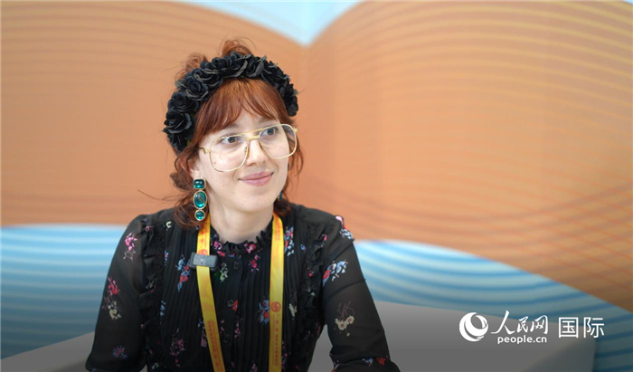 烏拉圭《共和國(guó)報(bào)》記者瓦倫蒂娜·加西亞接受人民網(wǎng)記者采訪。人民網(wǎng)記者 王天樂(lè)攝