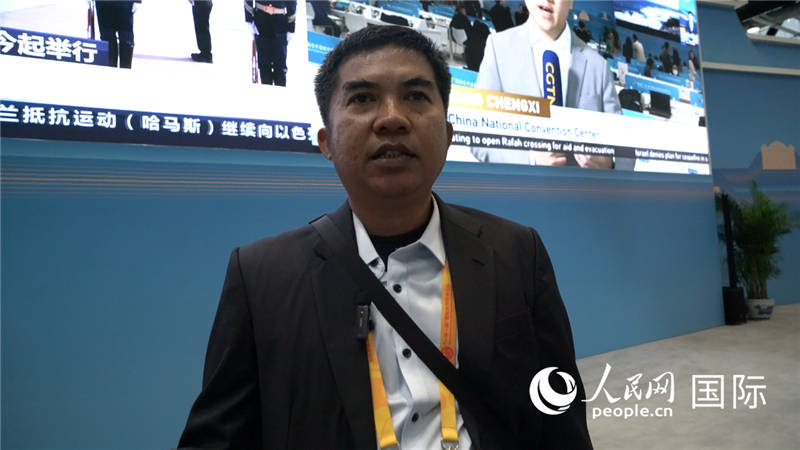 印尼《辛加朗綜合日報》記者班邦·蘇利斯提奧（Bambang Sulistio）與記者交談。人民網(wǎng) 楊春燕攝