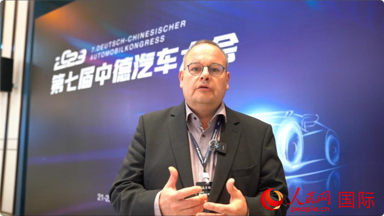 薩爾州經(jīng)濟(jì)發(fā)展局局長斯特凡·施魏策爾接受人民網(wǎng)采訪。人民網(wǎng) 劉動攝