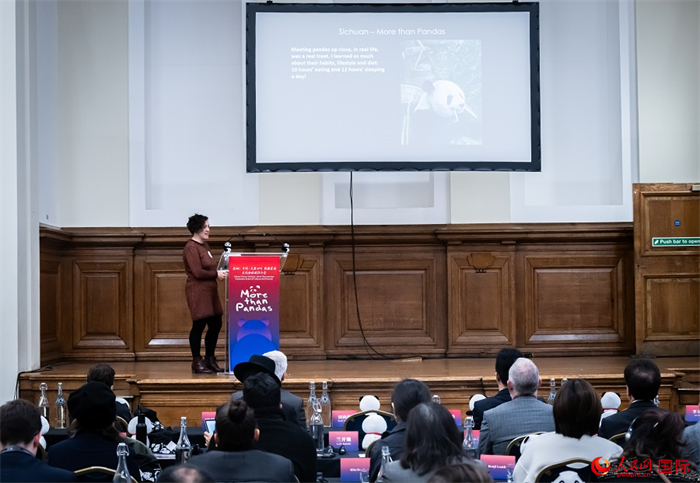 英國旅游達人瑪麗亞·拉莫爾作來川游歷主題分享。人民網 郭錦標攝