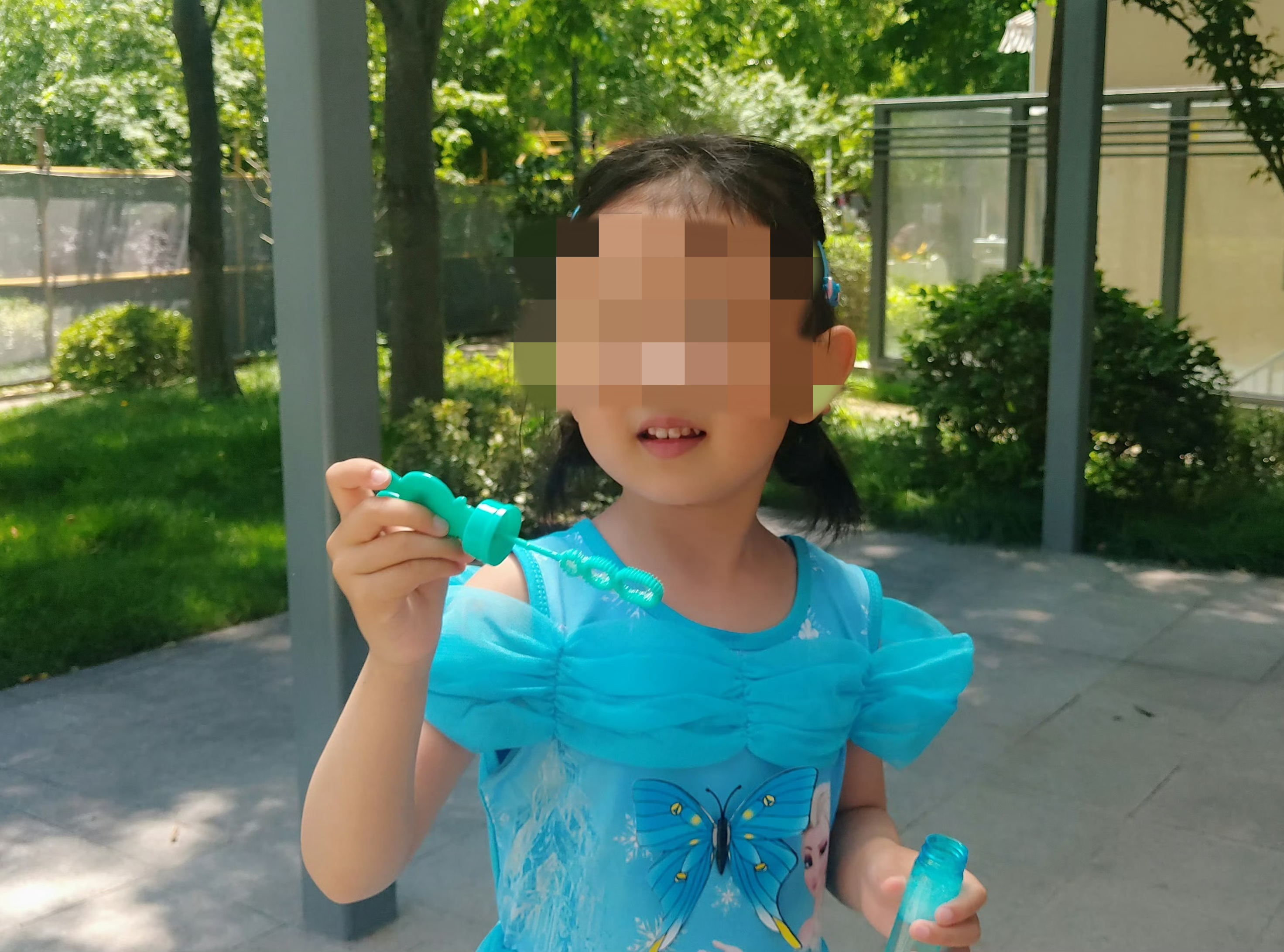 海灘失蹤女童。圖源：女童家人社交賬號