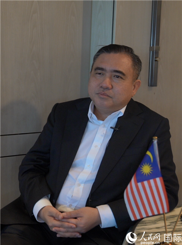 馬來西亞交通部部長陸兆福在接受人民網(wǎng)專訪。人民網(wǎng) 張文捷攝