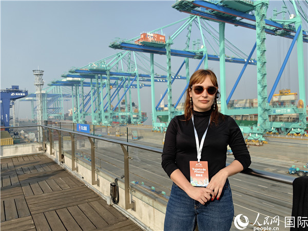 阿根廷公共電視臺記者萊蒂西亞接受采訪。人民網(wǎng)記者 符園園攝