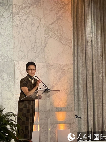 方李邦琴在頒獎臺上。人民網(wǎng)記者 鄧圩攝