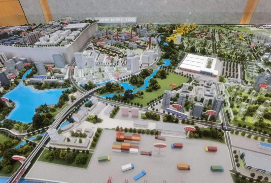 　　清水塘新能源裝備產(chǎn)業(yè)新城沙盤模型。本報記者 常雯宜攝