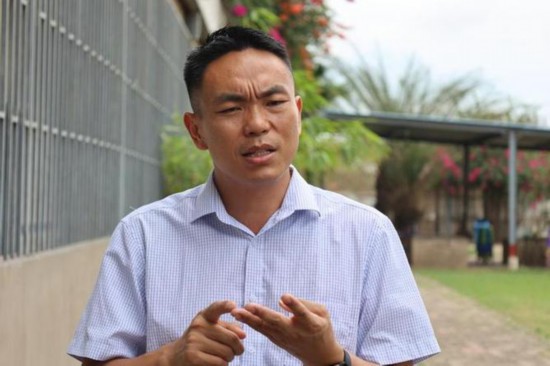   2023年10月24日，在加納特馬市，胡振興接受新華社采訪。（新華社發(fā)/賽特攝）