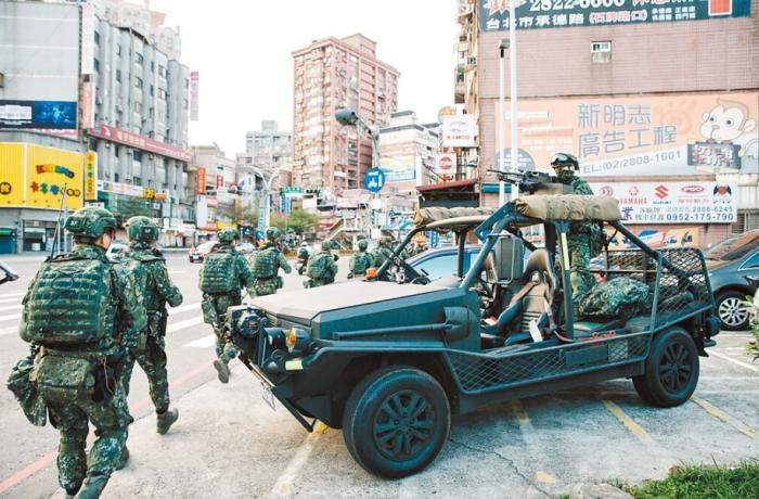 圖為2021年臺陸軍特種作戰(zhàn)指揮部在演習(xí)。圖片來源：臺灣《中國時報》。