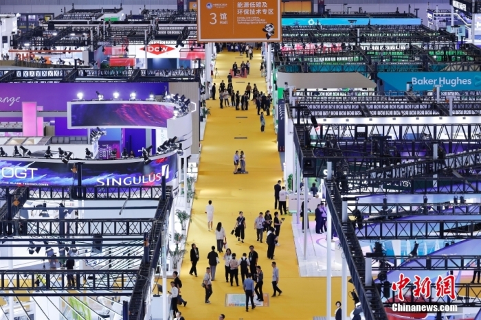 11月5日，第六屆中國(guó)國(guó)際進(jìn)口博覽會(huì)在國(guó)家會(huì)展中心(上海)開(kāi)幕。<a target='_blank' href='/'><p  align=