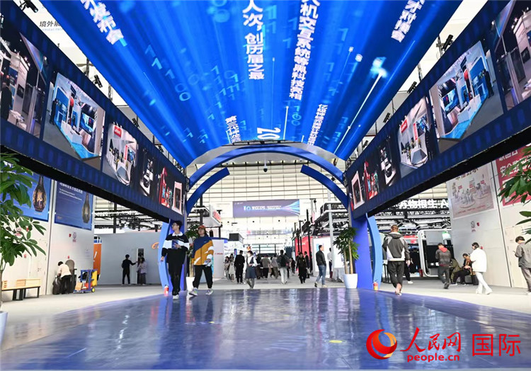 11月7日上午，2023年世界互聯網大會“互聯網之光”博覽會在浙江烏鎮(zhèn)開幕。人民網記者 葉賓得攝