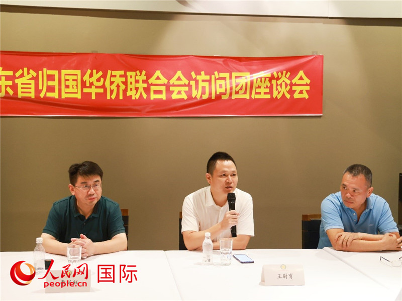 中國駐里約總領(lǐng)館副總領(lǐng)事王尉育（中）在座談會上致辭。人民網(wǎng)記者 陳海琪攝