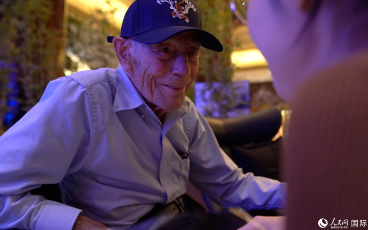 飛虎隊(duì)老兵哈里·莫耶接受人民網(wǎng)專訪。 人民網(wǎng) 張文捷攝