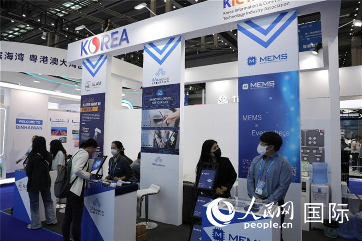 第二十五屆中國國際高新技術成果交易會15日在深圳開幕，圖為韓國企業(yè)展臺（人民網(wǎng)記者 魯揚攝）