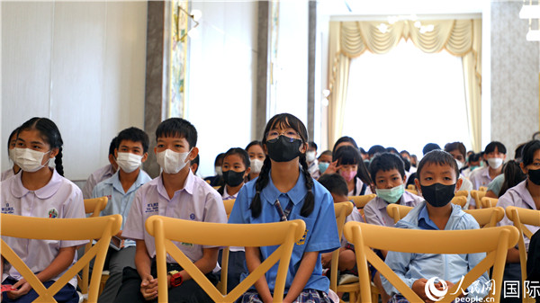 圖為獎助學(xué)金頒發(fā)現(xiàn)場。人民網(wǎng)記者 白元琪攝