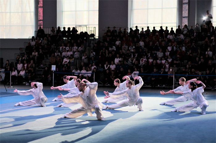 俄羅斯武術(shù)運(yùn)動(dòng)員進(jìn)行示范表演。駐俄羅斯大使館供圖