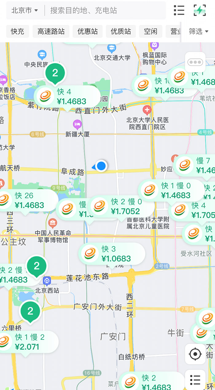 中新財(cái)經(jīng)查詢相關(guān)充電APP發(fā)現(xiàn)，電價(jià)平峰時(shí)段，快充樁的價(jià)格普遍在1.4元度左右。